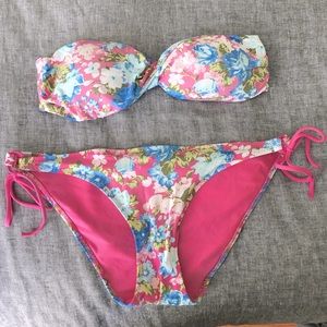 Floral bikini size M/L > Abercrombie and Fitch